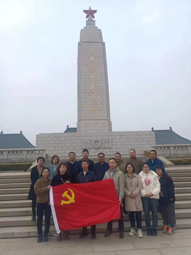 地質(zhì)二隊(duì)各黨支部組織開展“祭英烈 傳家風(fēng) 固廉潔 促發(fā)展”主題黨日活動